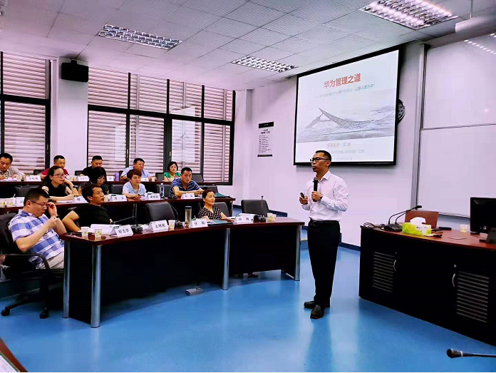 邓斌在中山大学管理学院为四川省福利彩票管理者讲授《华为管理之道》