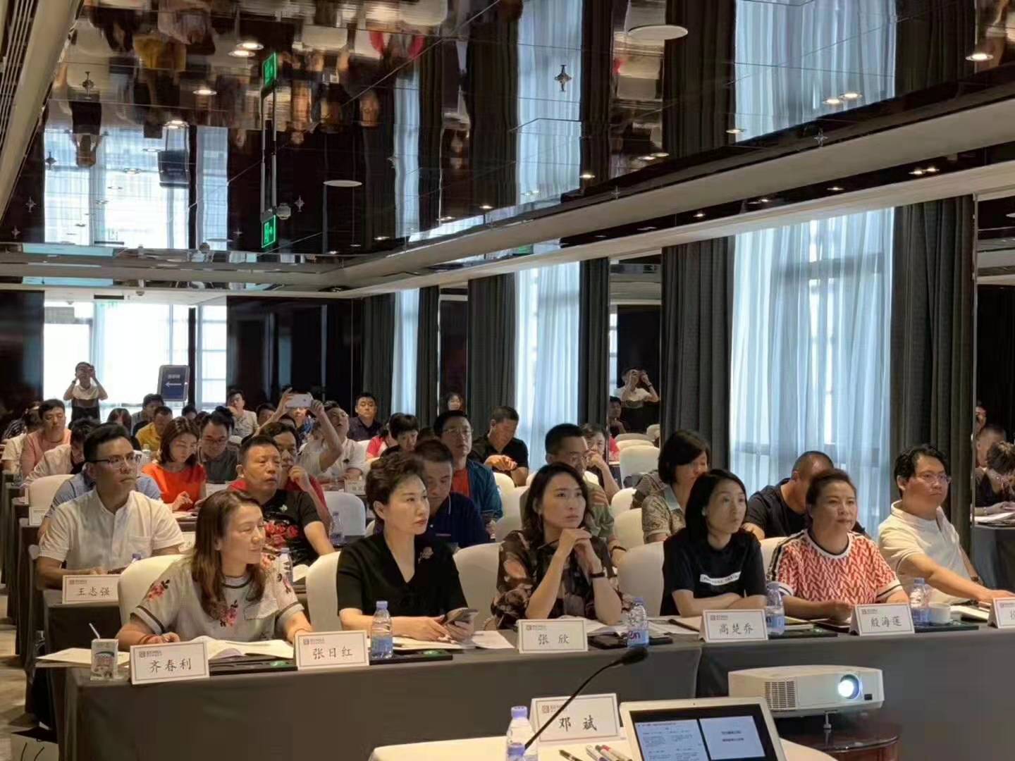 邓斌给厚益高等教育研究院后E 17班讲授《华为管理之道》